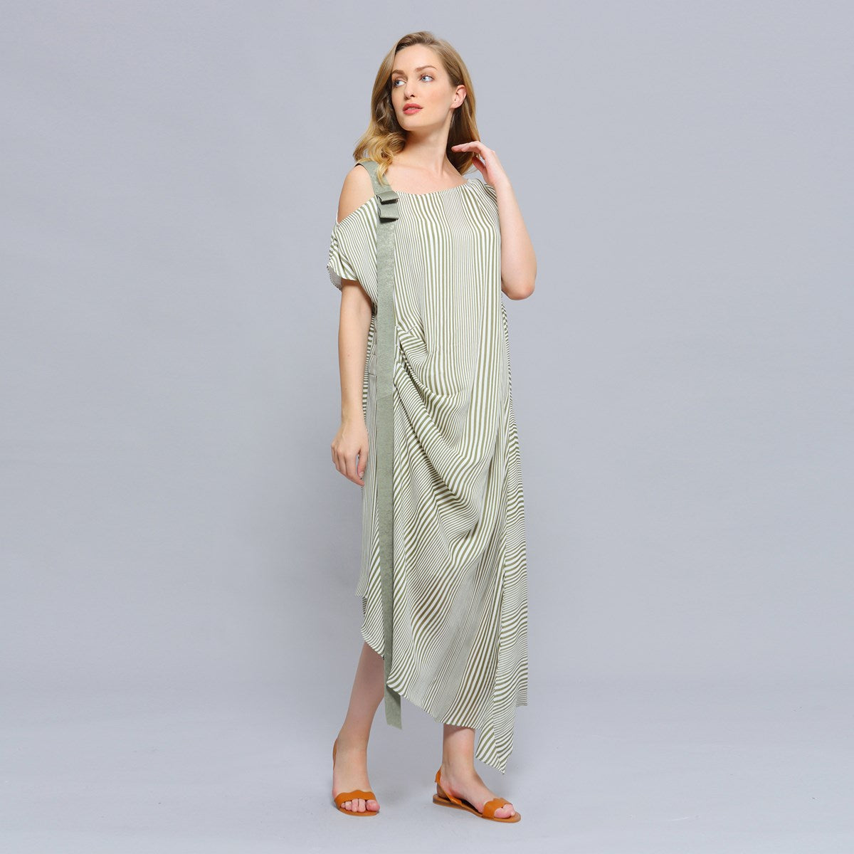 Robe drapée asymétrique à imprimé rayures