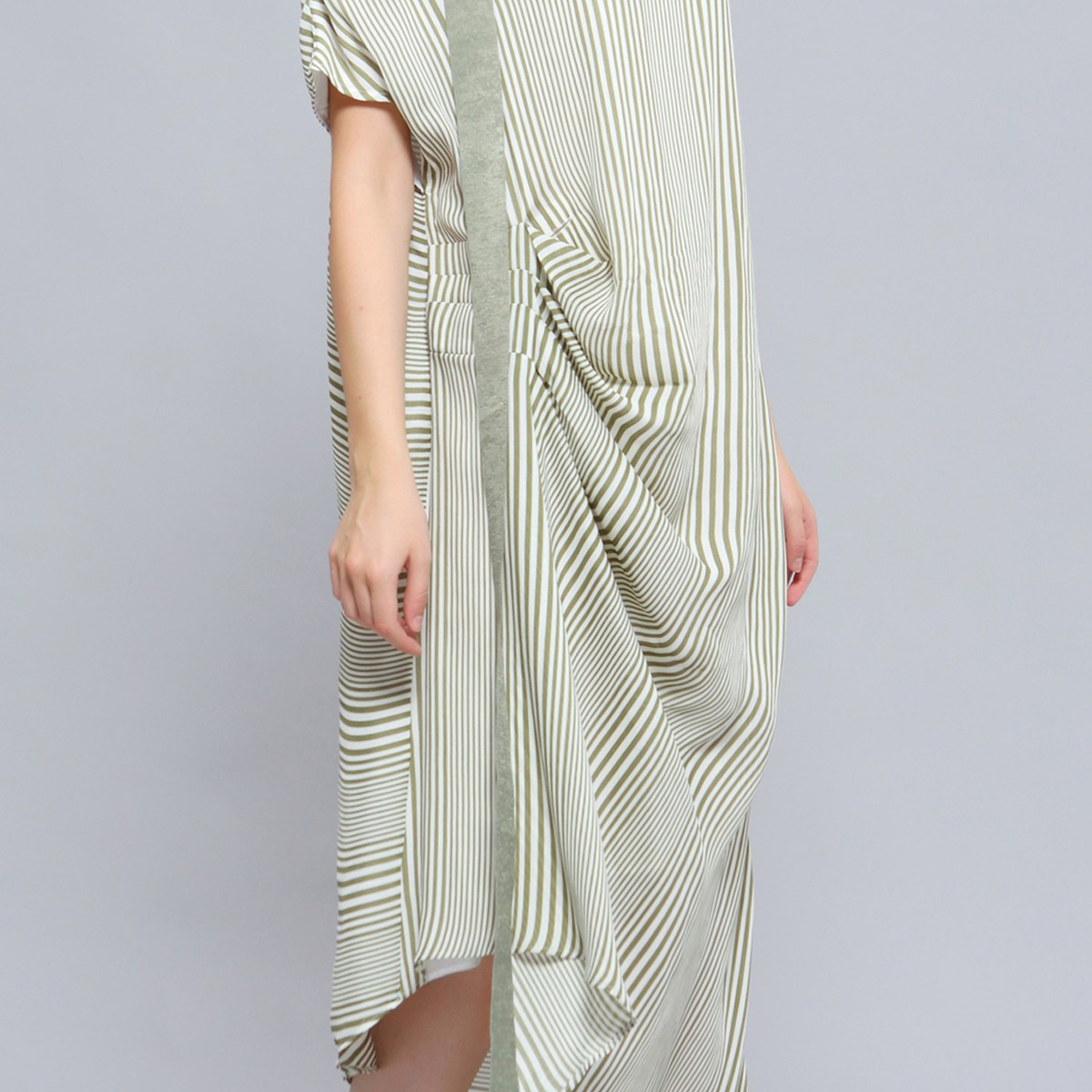 Robe drapée asymétrique à imprimé rayures