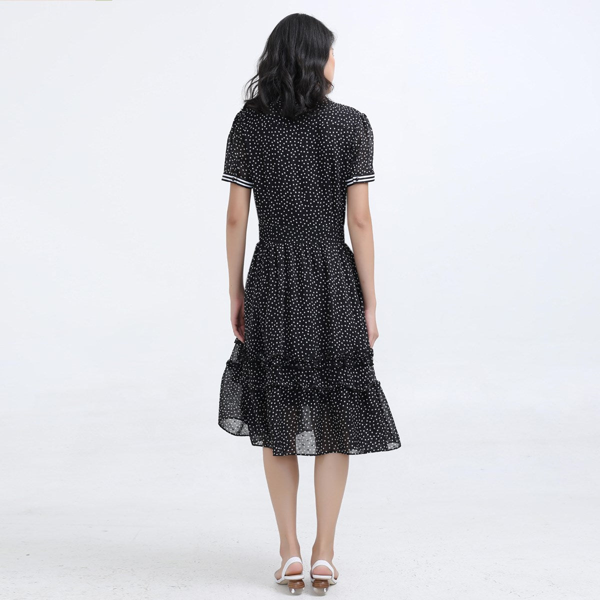 Robe ajustée et évasée en mousseline à pois