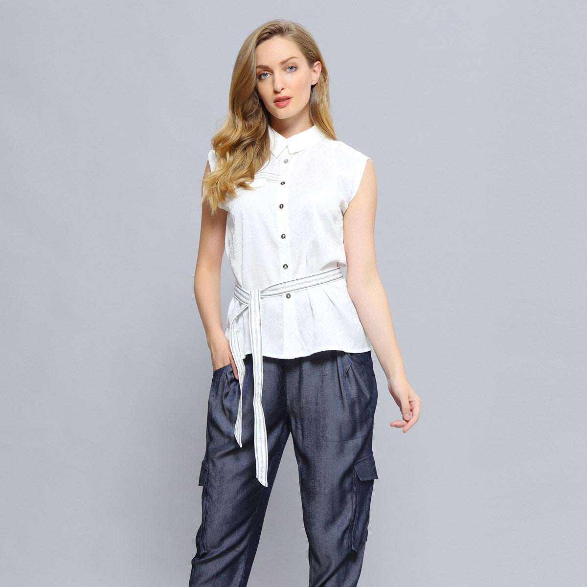 Chemise sans manche à passementeries