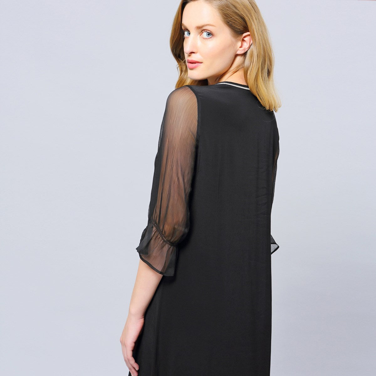 Robe trapèze à manches transparentes