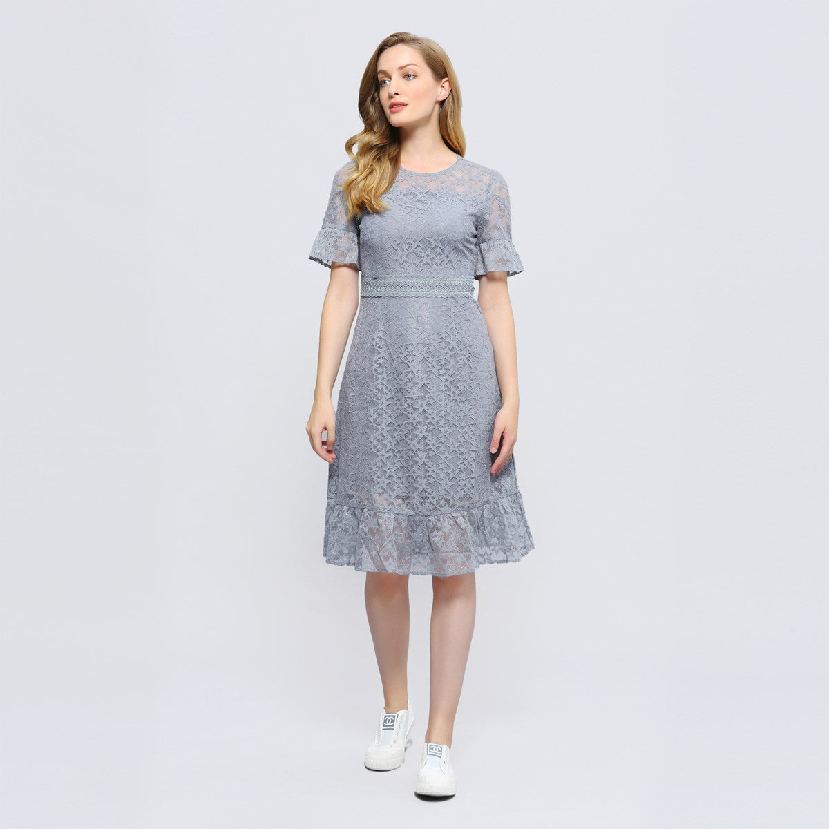 Robe évasée à volants pleine dentelle à volants