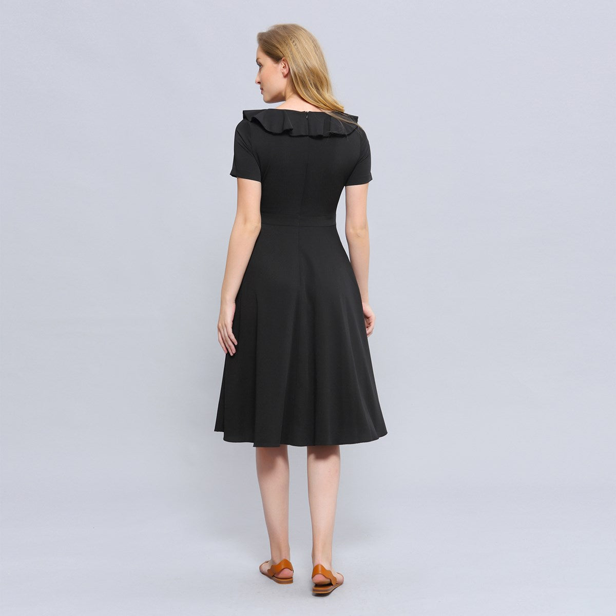 Robe coupe ajustée et évasée à volants