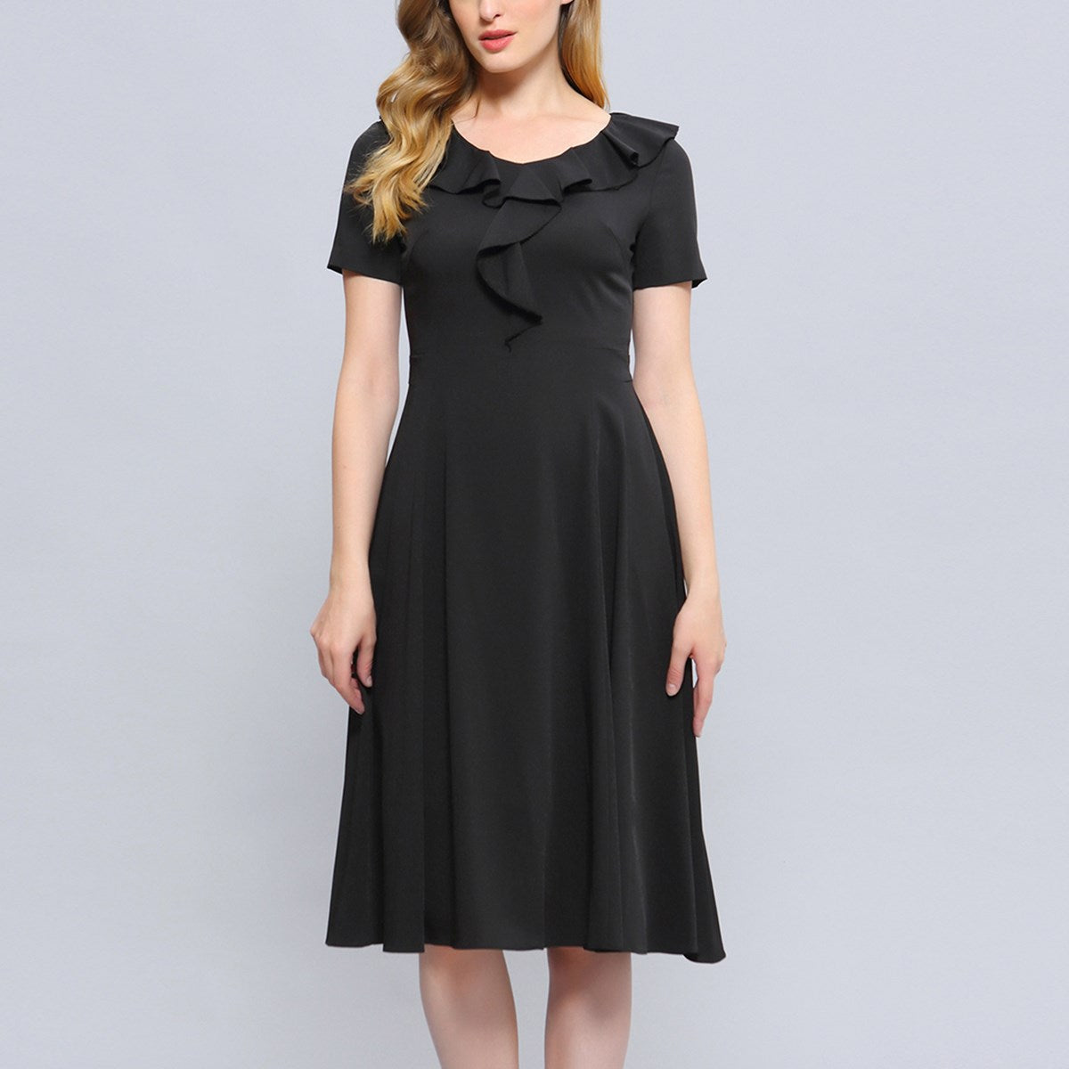 Robe coupe ajustée et évasée à volants
