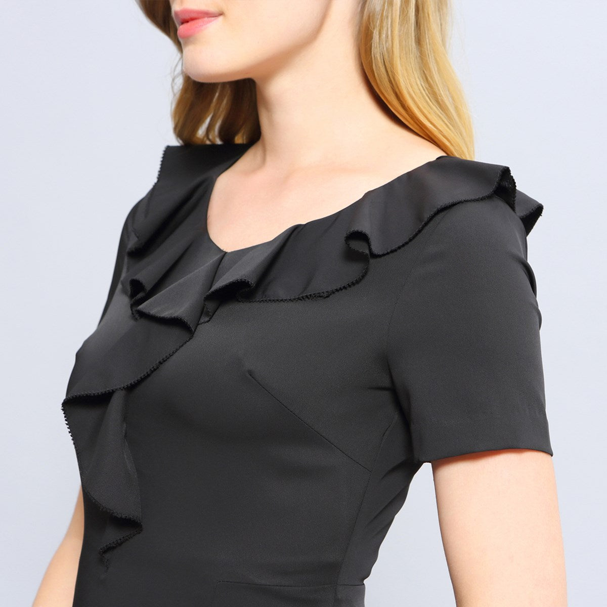 Robe coupe ajustée et évasée à volants