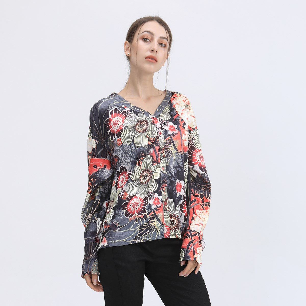 Blouse col V à macro imprimé floral