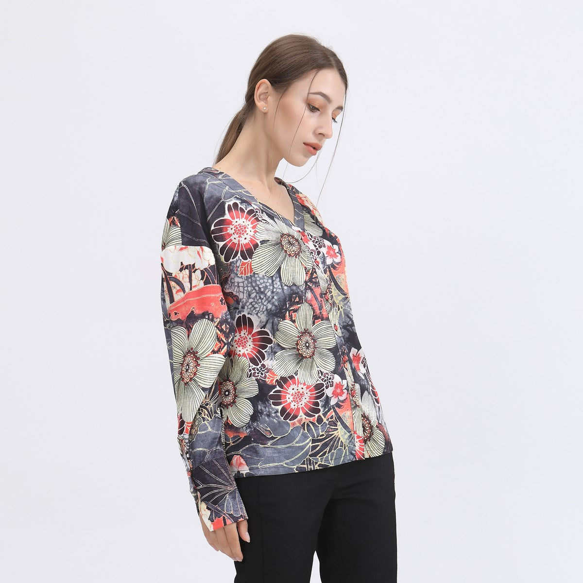 Blouse col V à macro imprimé floral