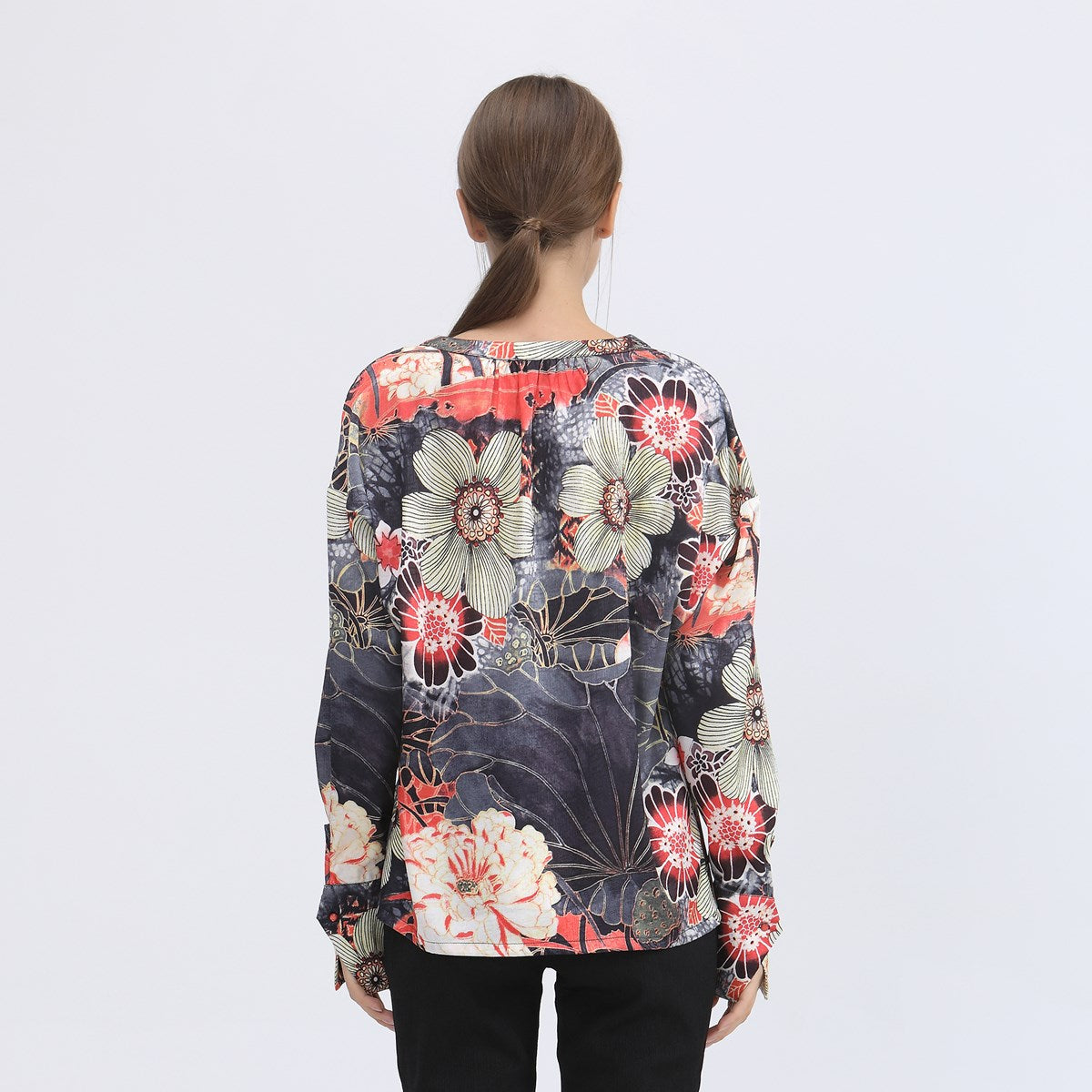 Blouse col V à macro imprimé floral