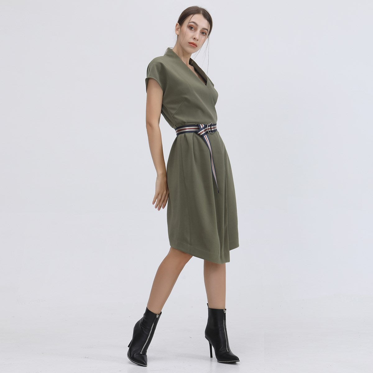 Robe mi-longue effet portefeuille et ceinture rajoutée