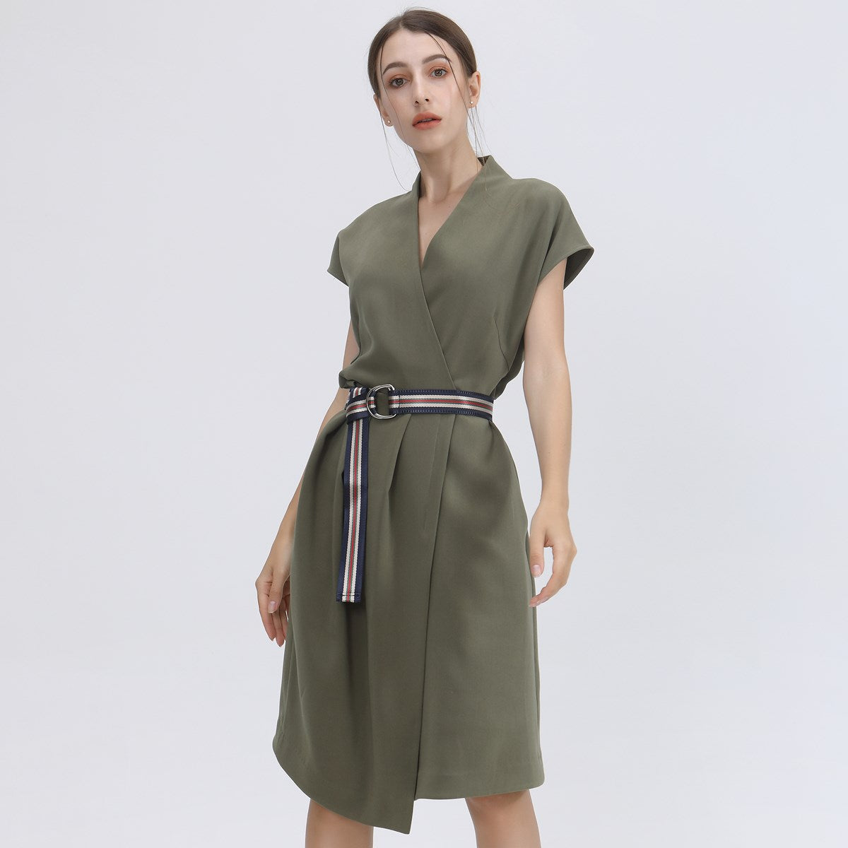 Robe mi-longue effet portefeuille et ceinture rajoutée