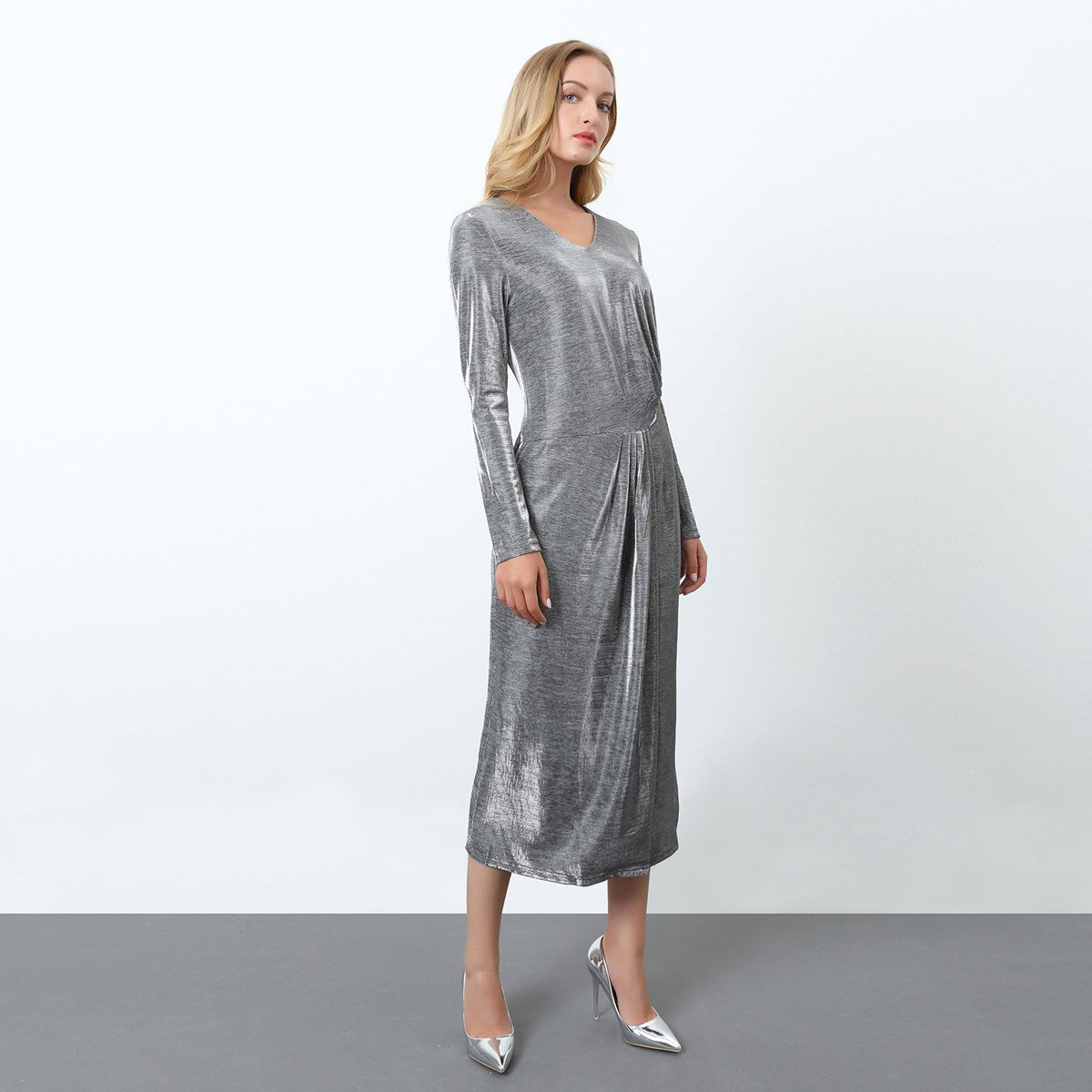 Robe asymétrique cocktail moirée à coupe ruchée