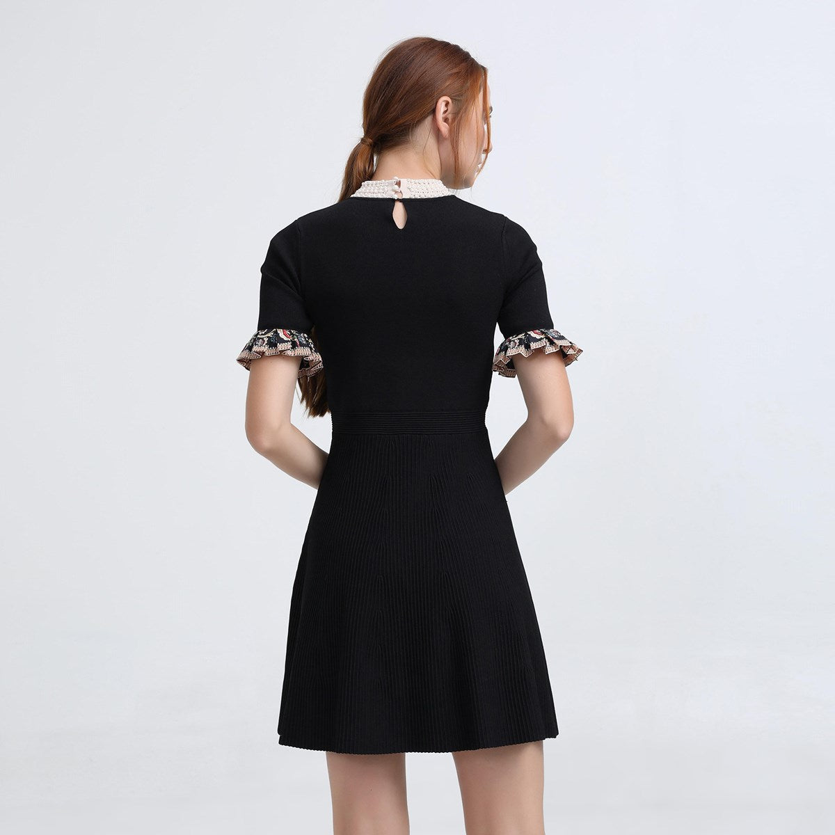 Robe maille à noeud cravate et manchettes soie imprimée