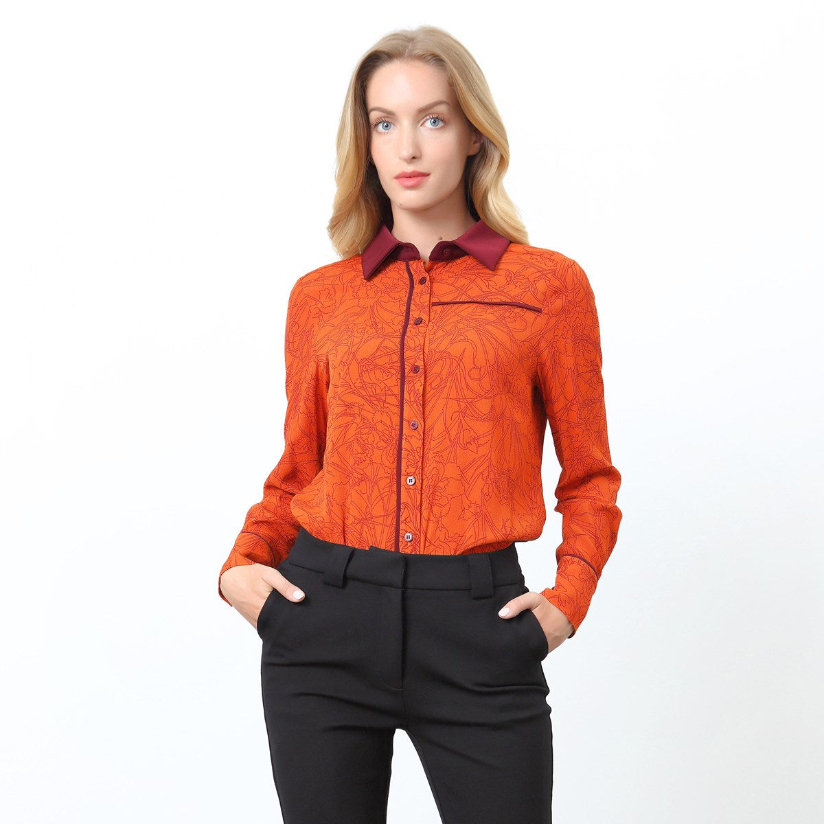 Chemise à biais et imprimé floral linéaire
