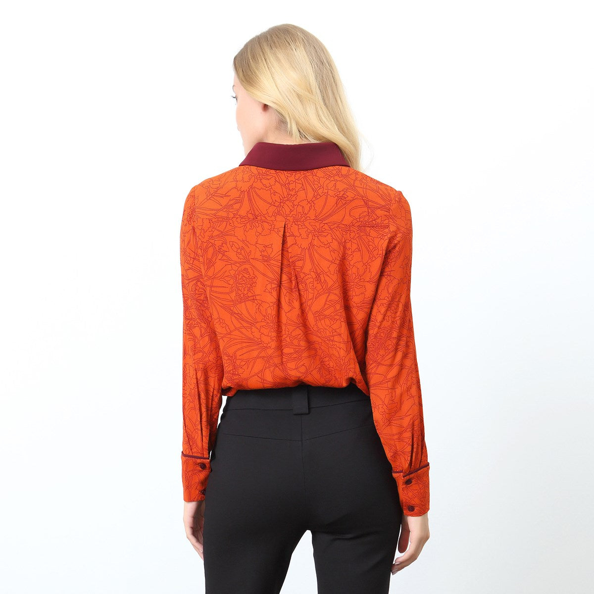 Chemise à biais et imprimé floral linéaire