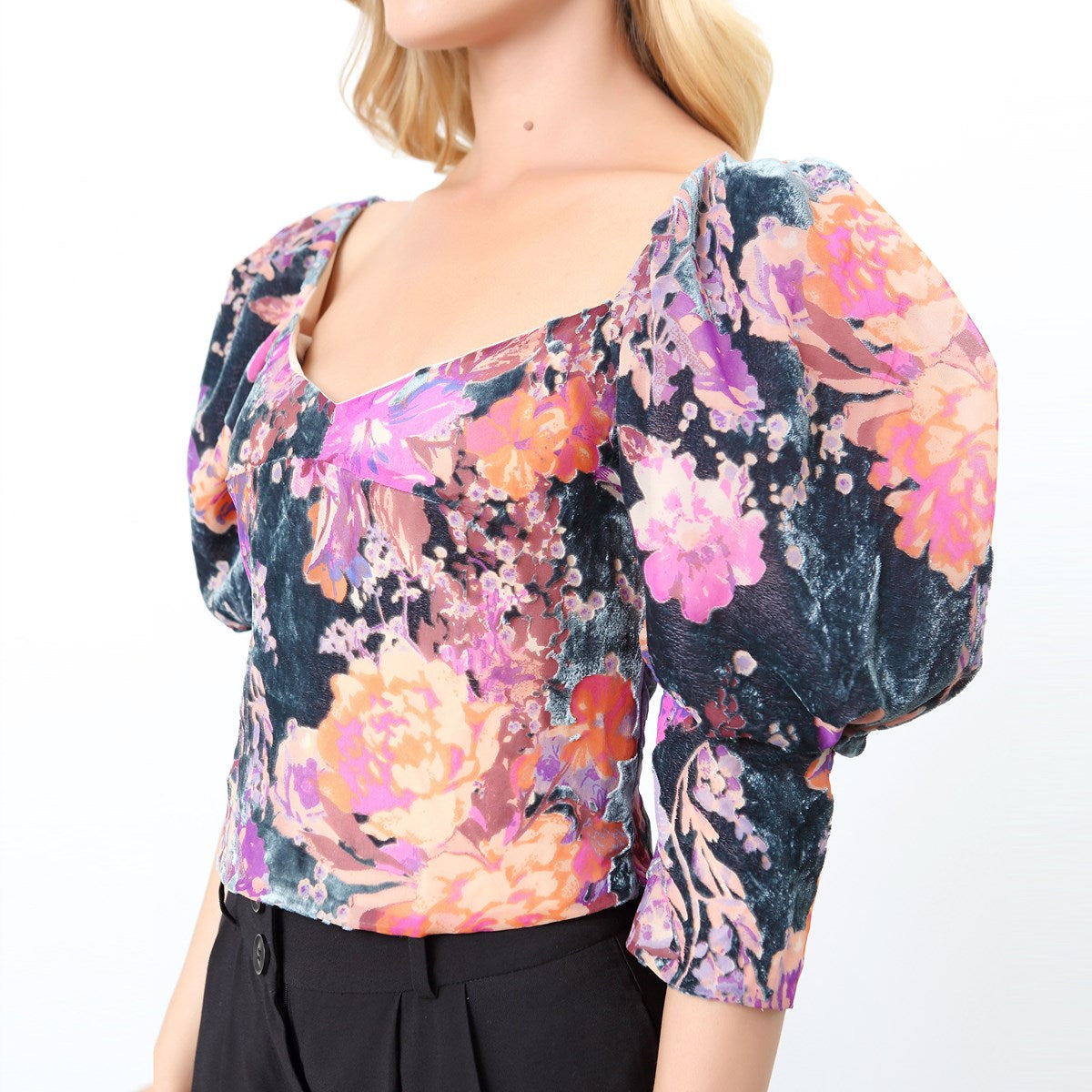 Top style années 80 à imprimé floral et manches bouffantes