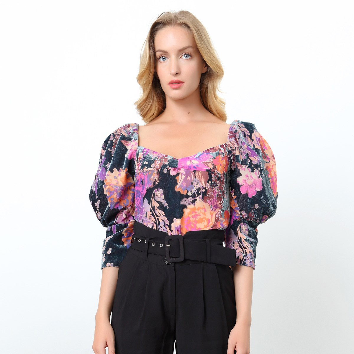 Top style années 80 à imprimé floral et manches bouffantes