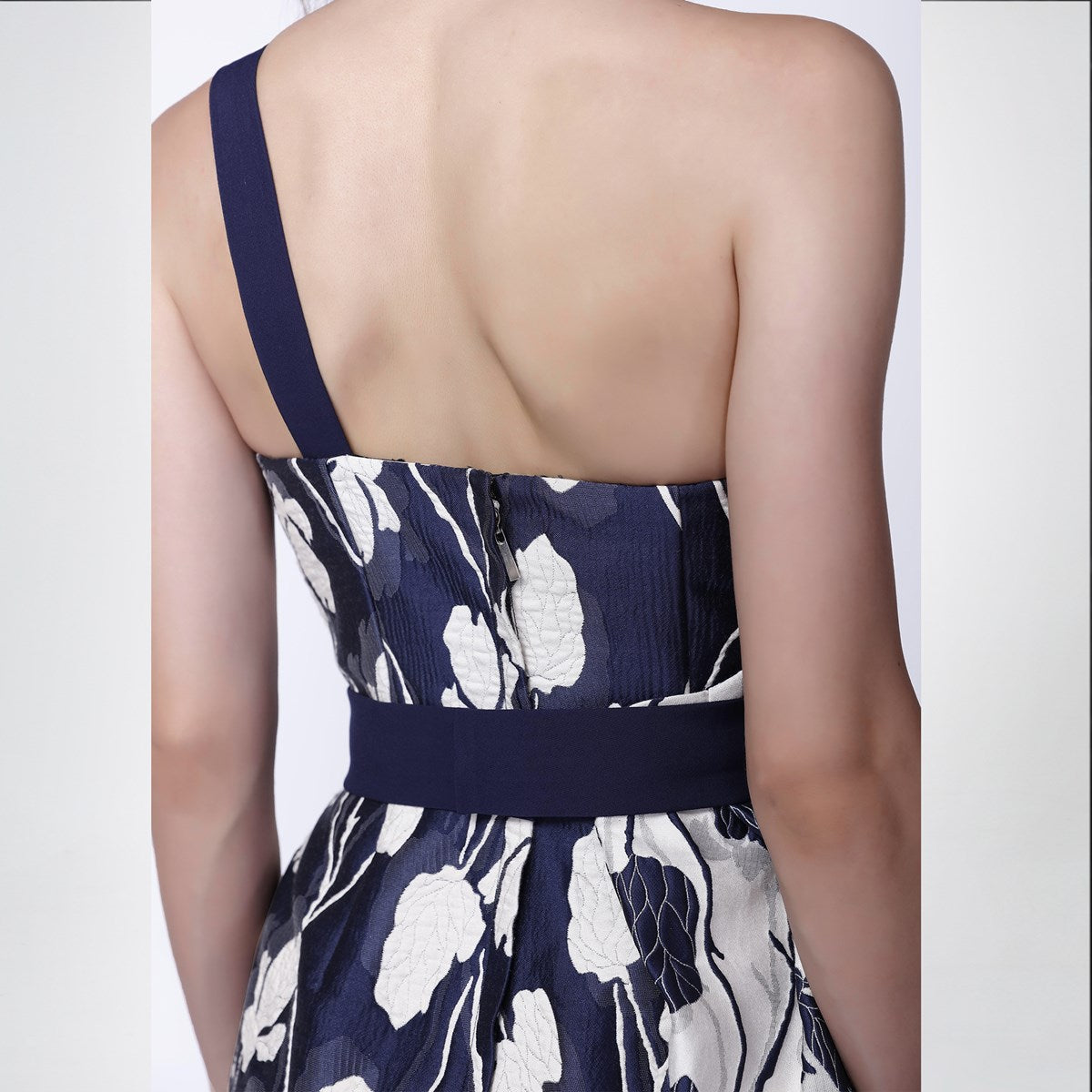 Robe bustier sculpturale en jacquard à fleurs