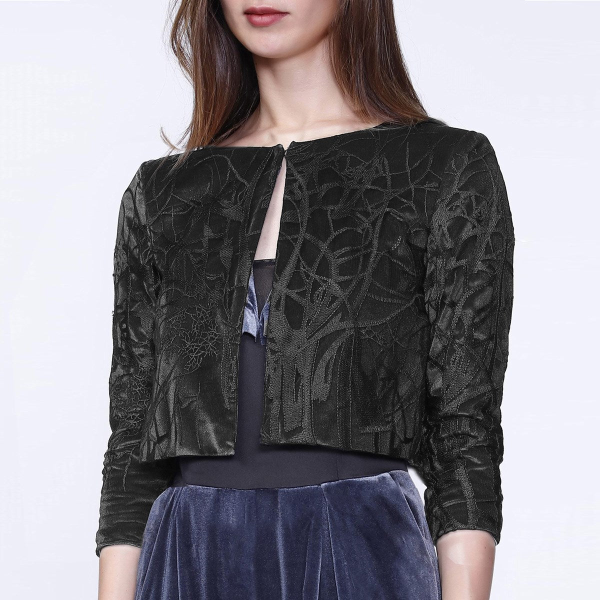 Veste courte en dentelle et velours