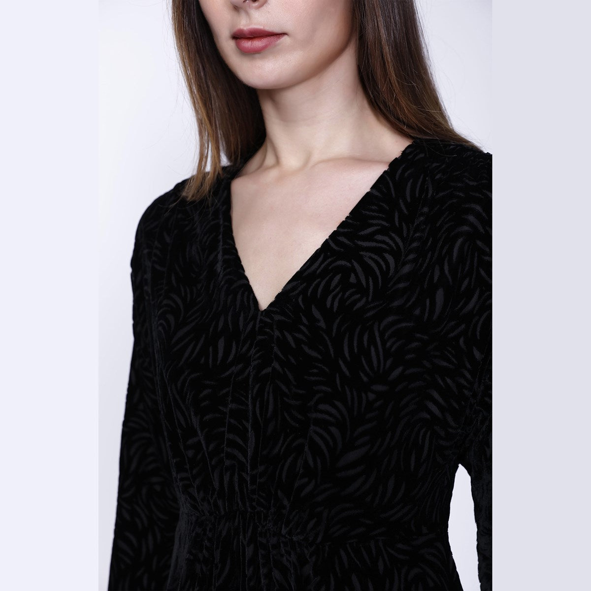 Robe en velours dévoré à encolure V