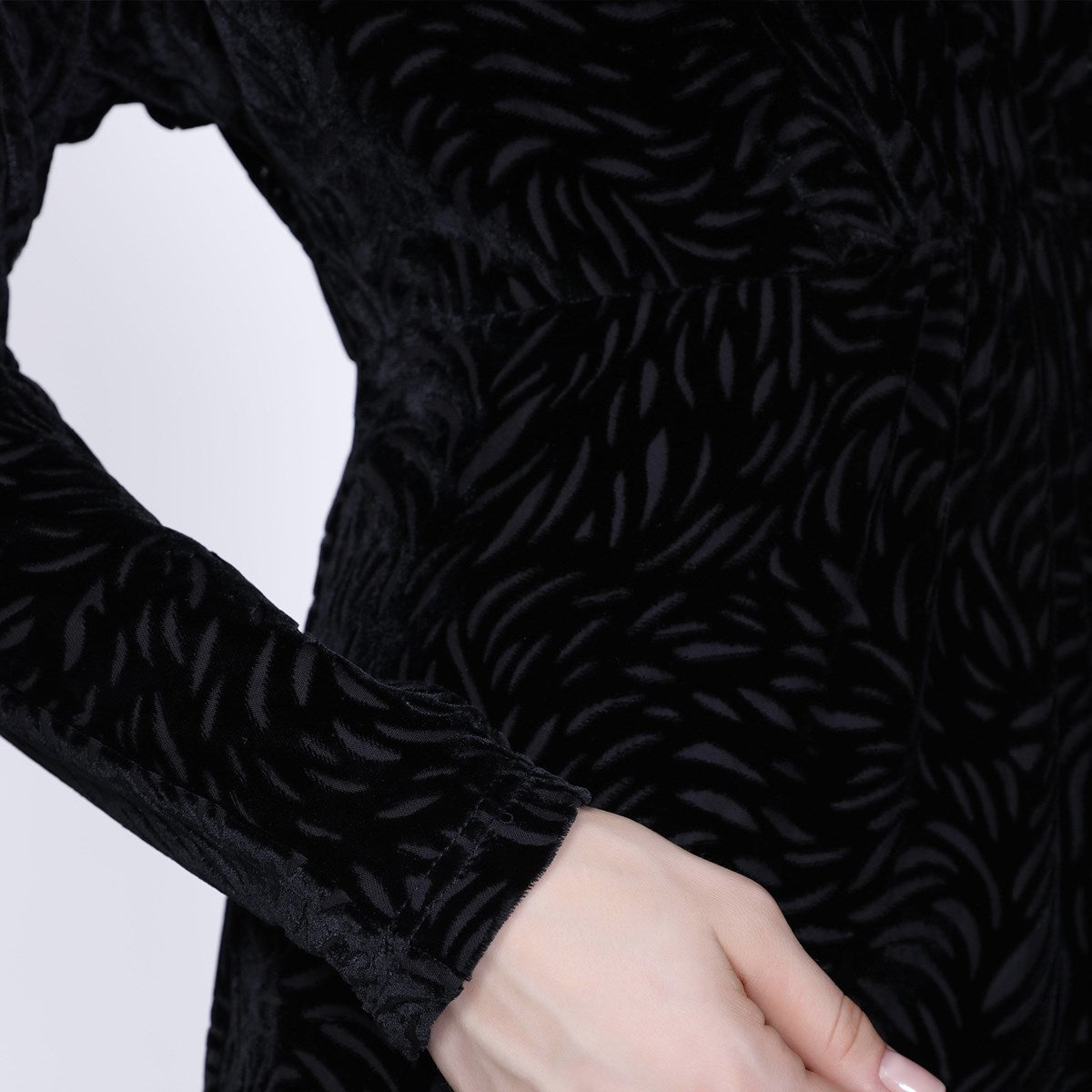 Robe en velours dévoré à encolure V