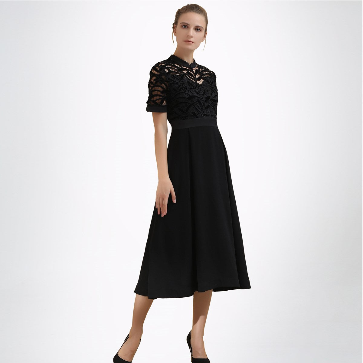 Robe ajustée et évasée en dentelle de velours et drap de crêpe