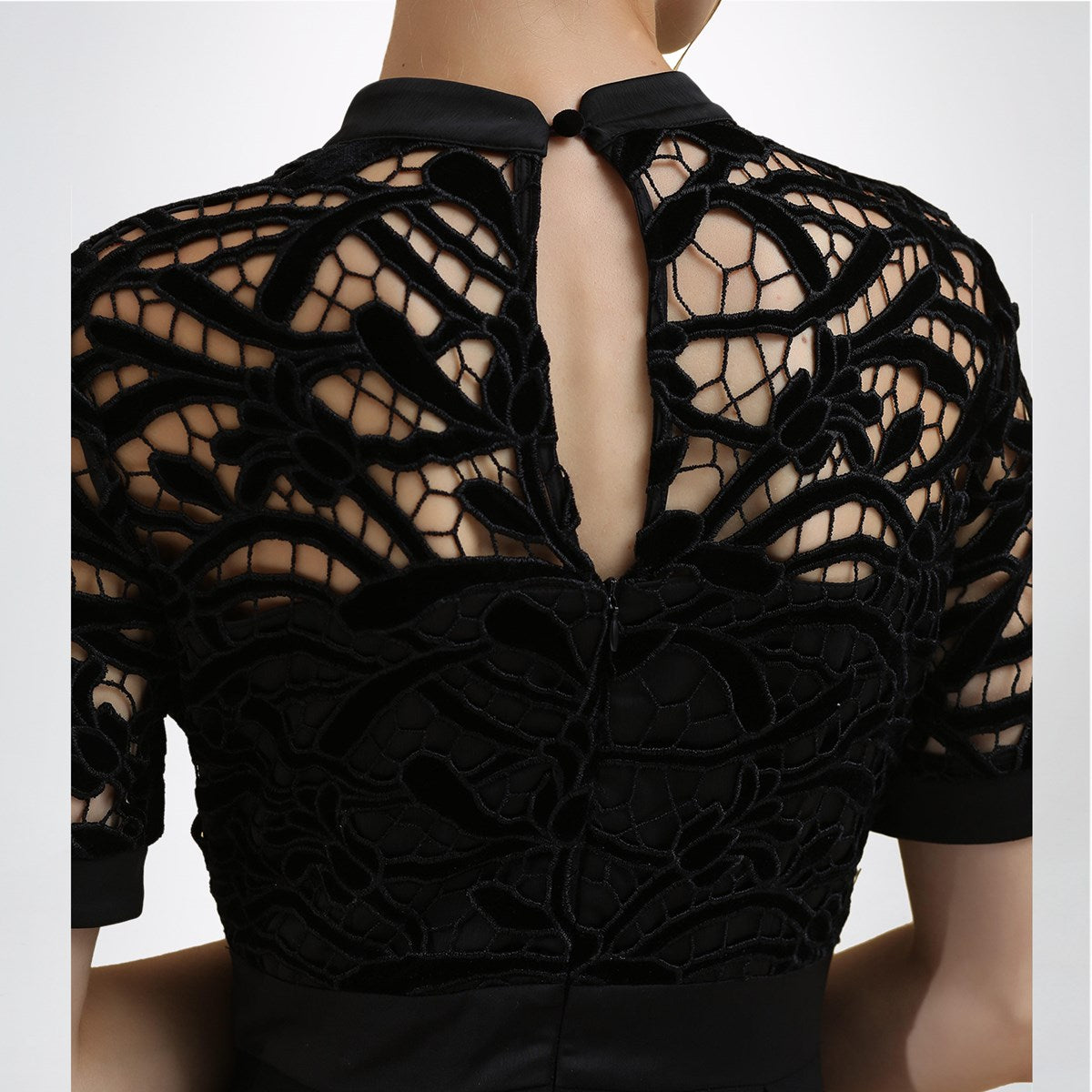 Robe ajustée et évasée en dentelle de velours et drap de crêpe