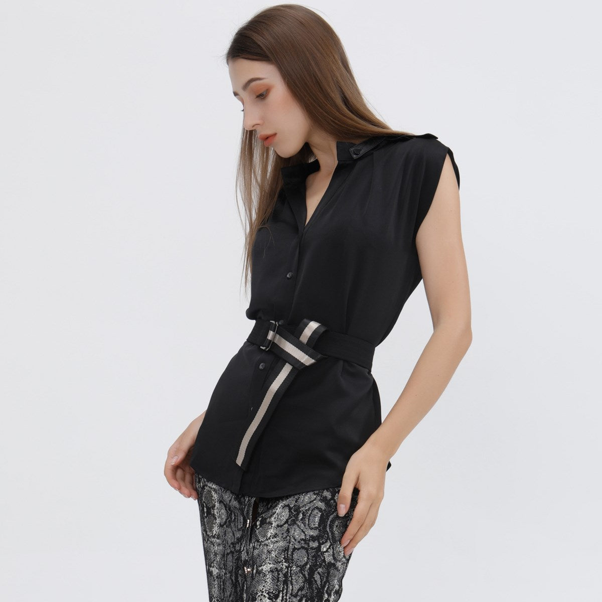 Chemise sans manches en satin mat