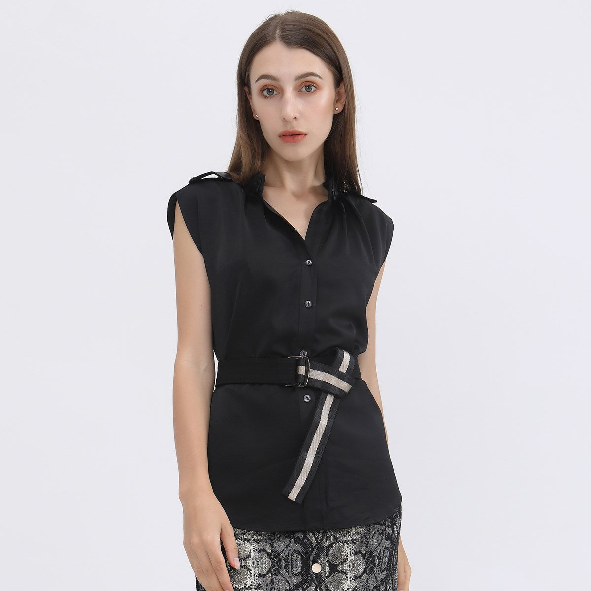 Chemise sans manches en satin mat
