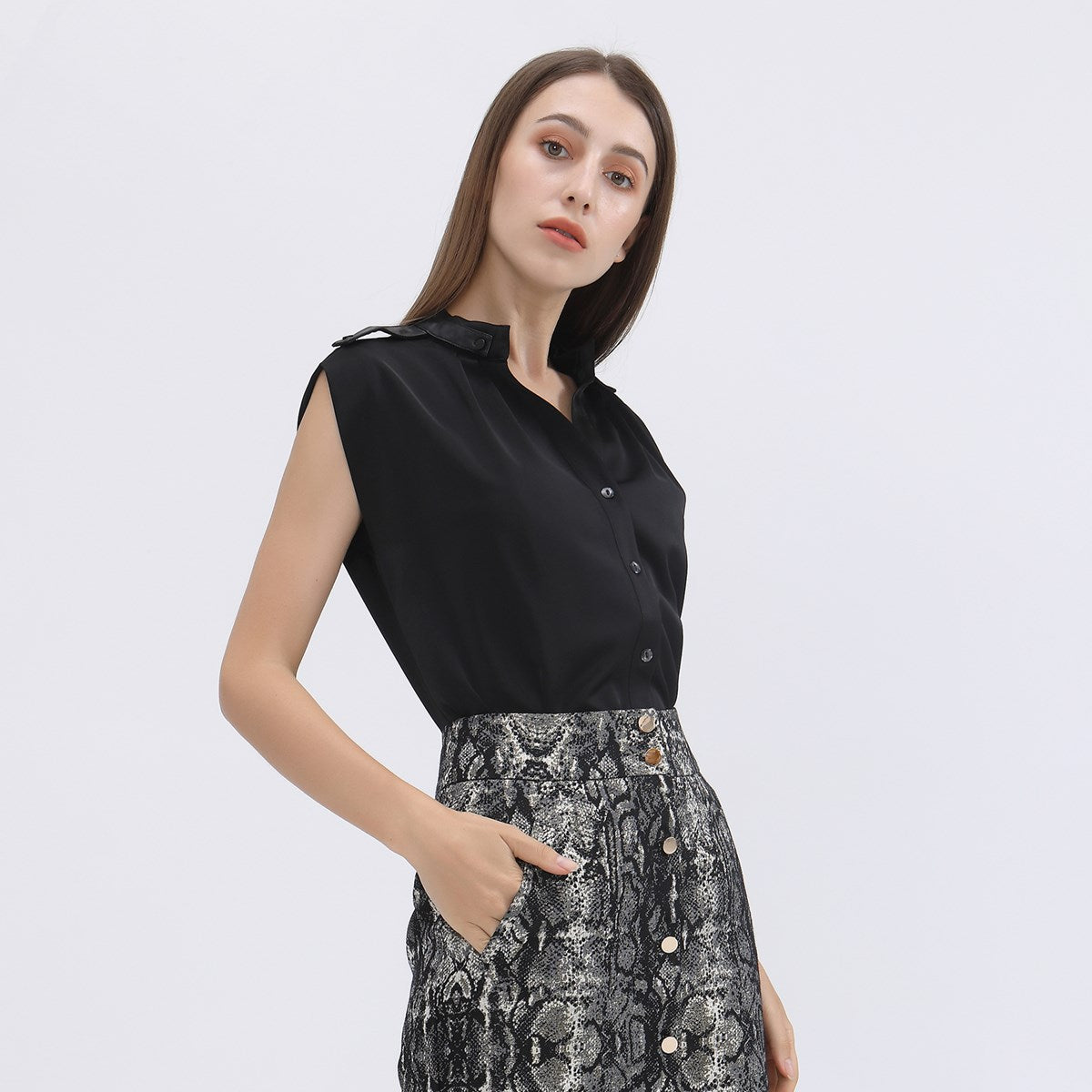 Chemise sans manches en satin mat