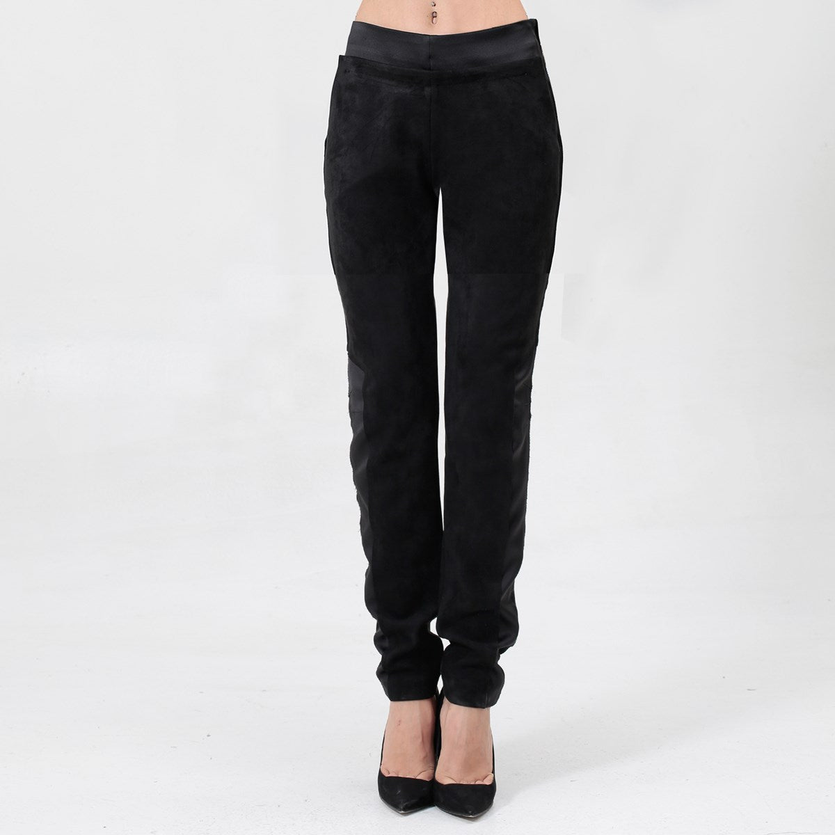 Pantalon droit en daim et satin