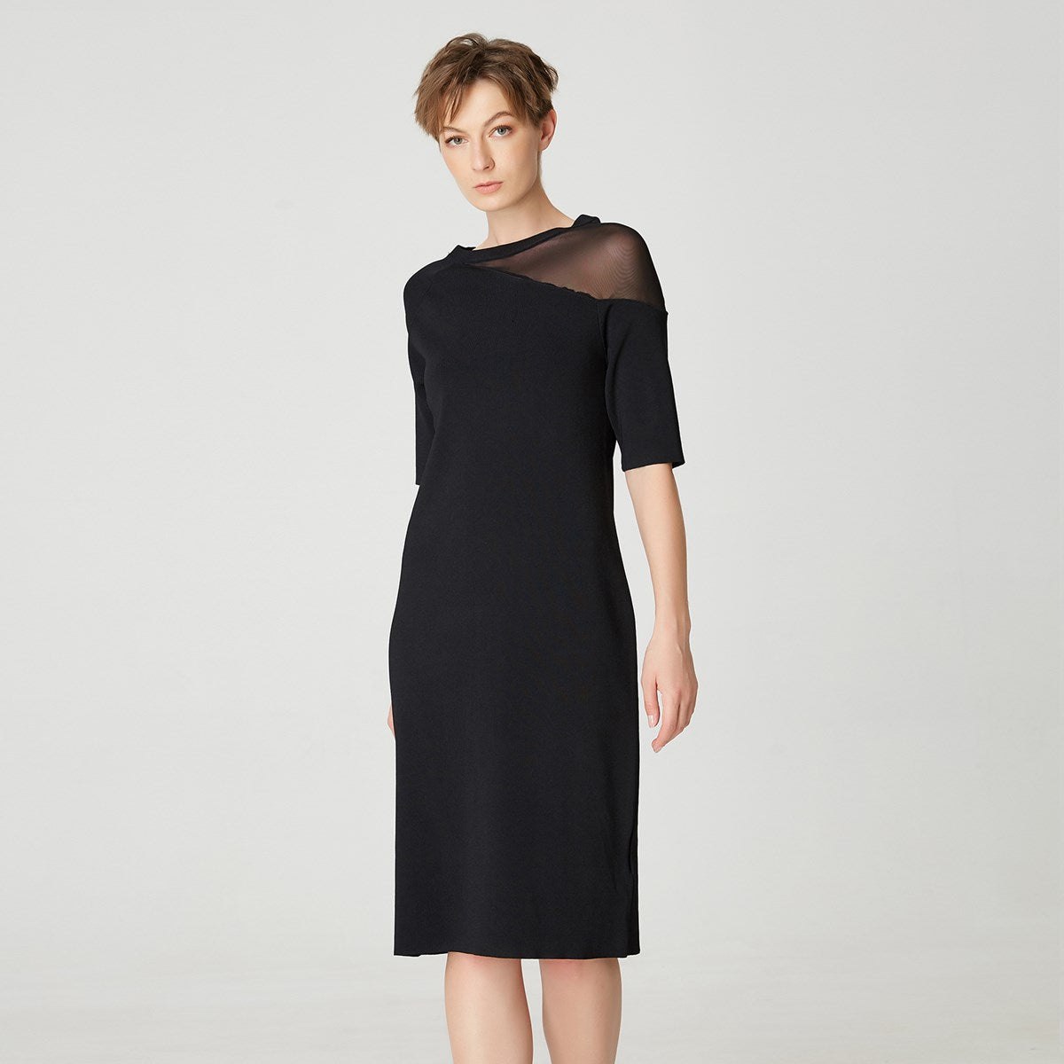 Robe jersey minimaliste à coupe asymétrique