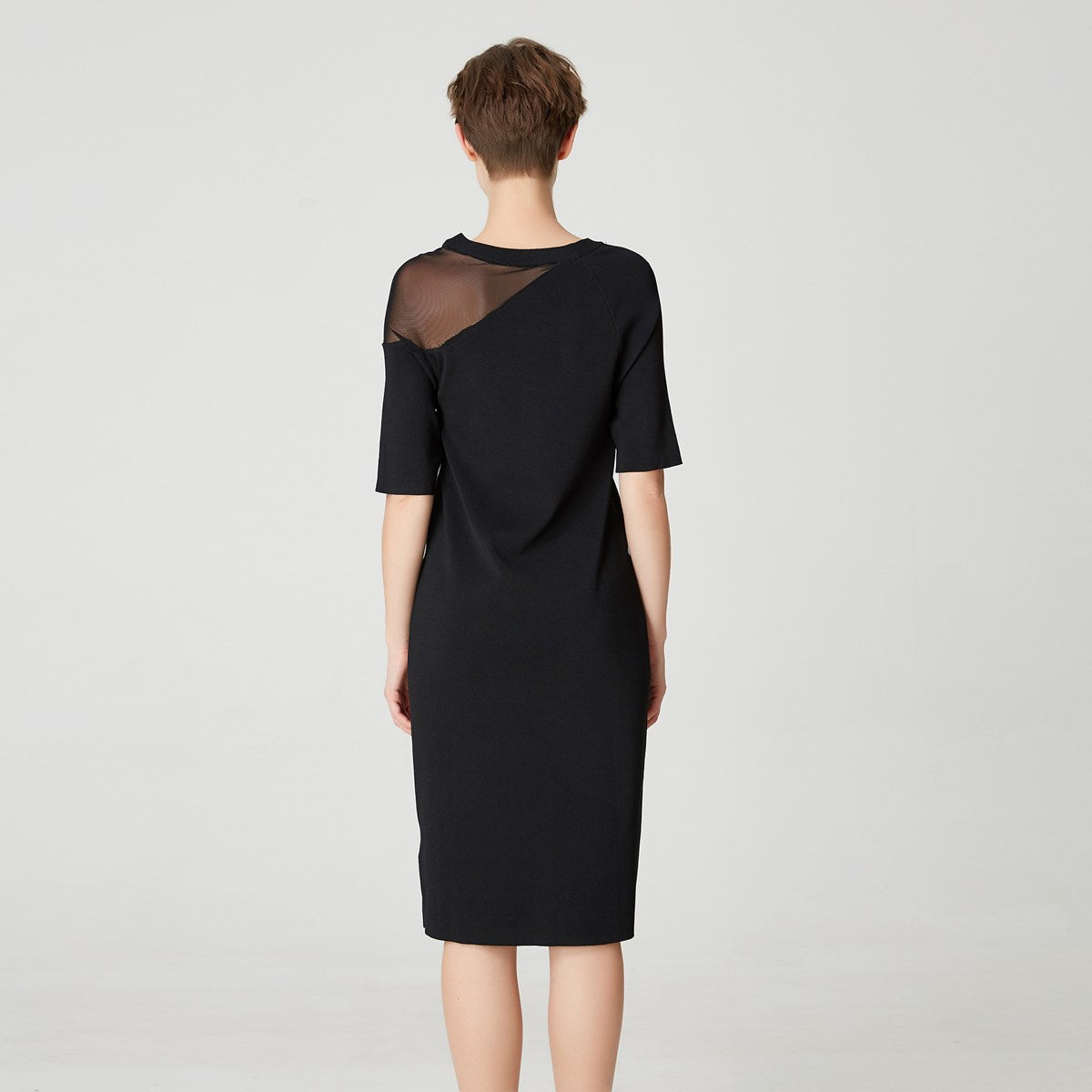 Robe jersey minimaliste à coupe asymétrique
