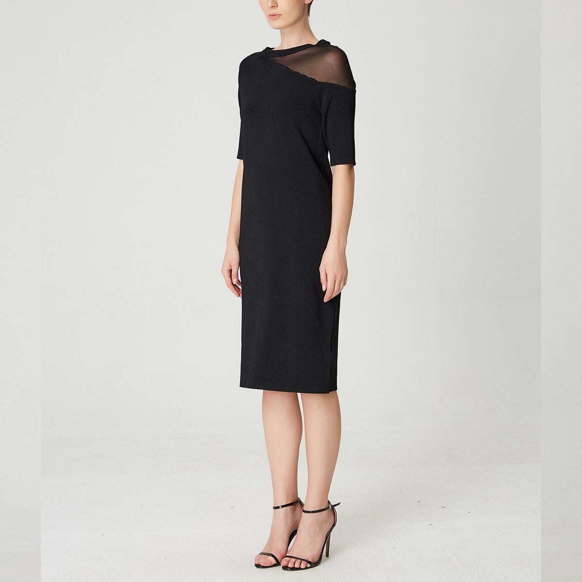 Robe jersey minimaliste à coupe asymétrique