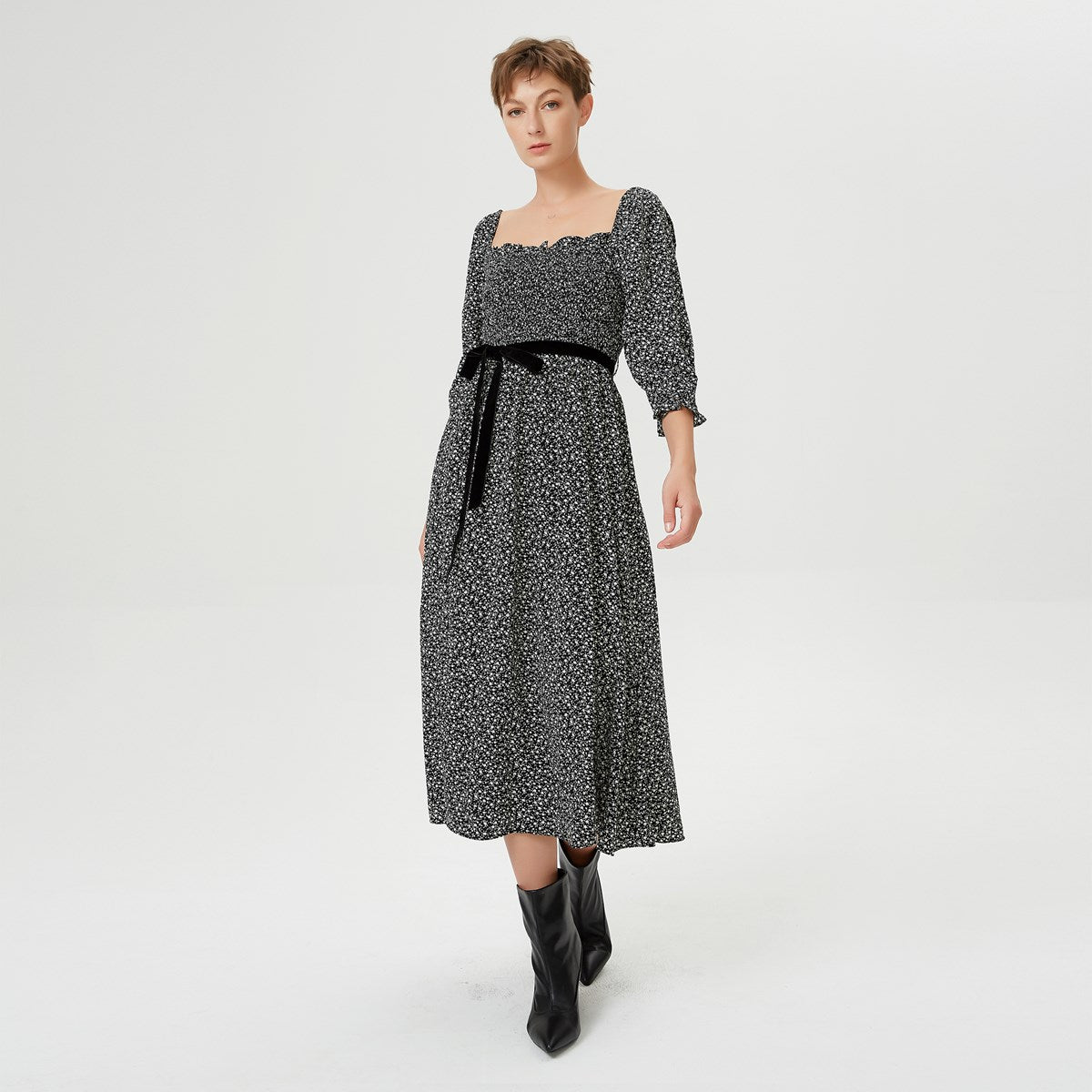 Robe smockée évasée à col carré et imprimé liberty