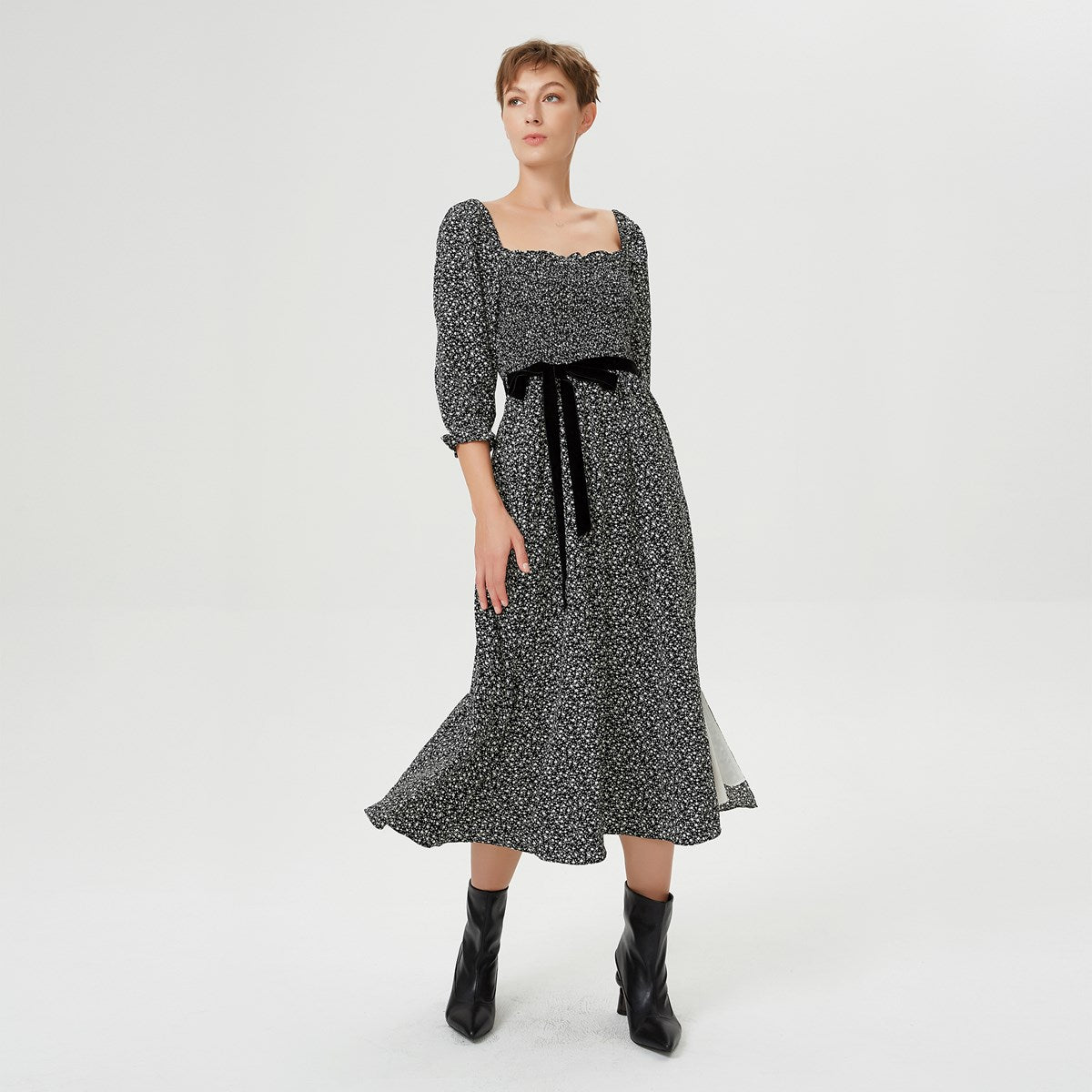 Robe smockée évasée à col carré et imprimé liberty