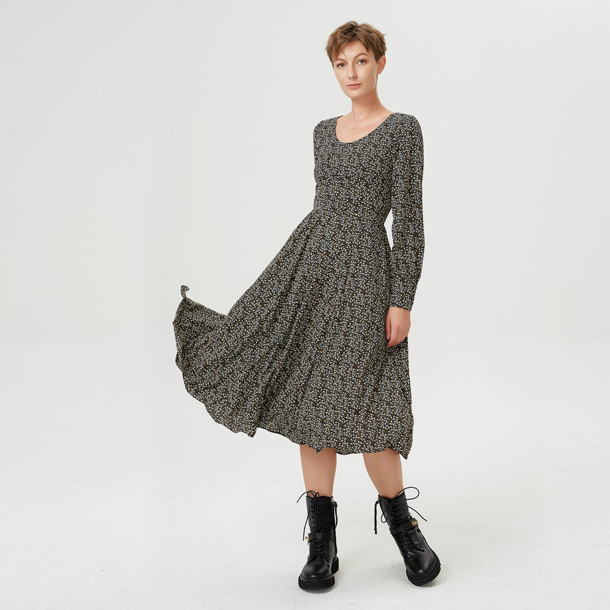 Robe-blouse ceintrée à imprimé liberty et encolure plongeante au dos