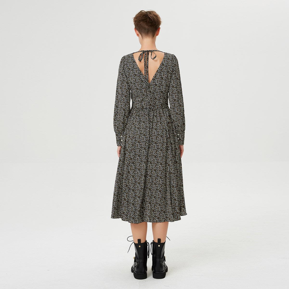 Robe-blouse ceintrée à imprimé liberty et encolure plongeante au dos