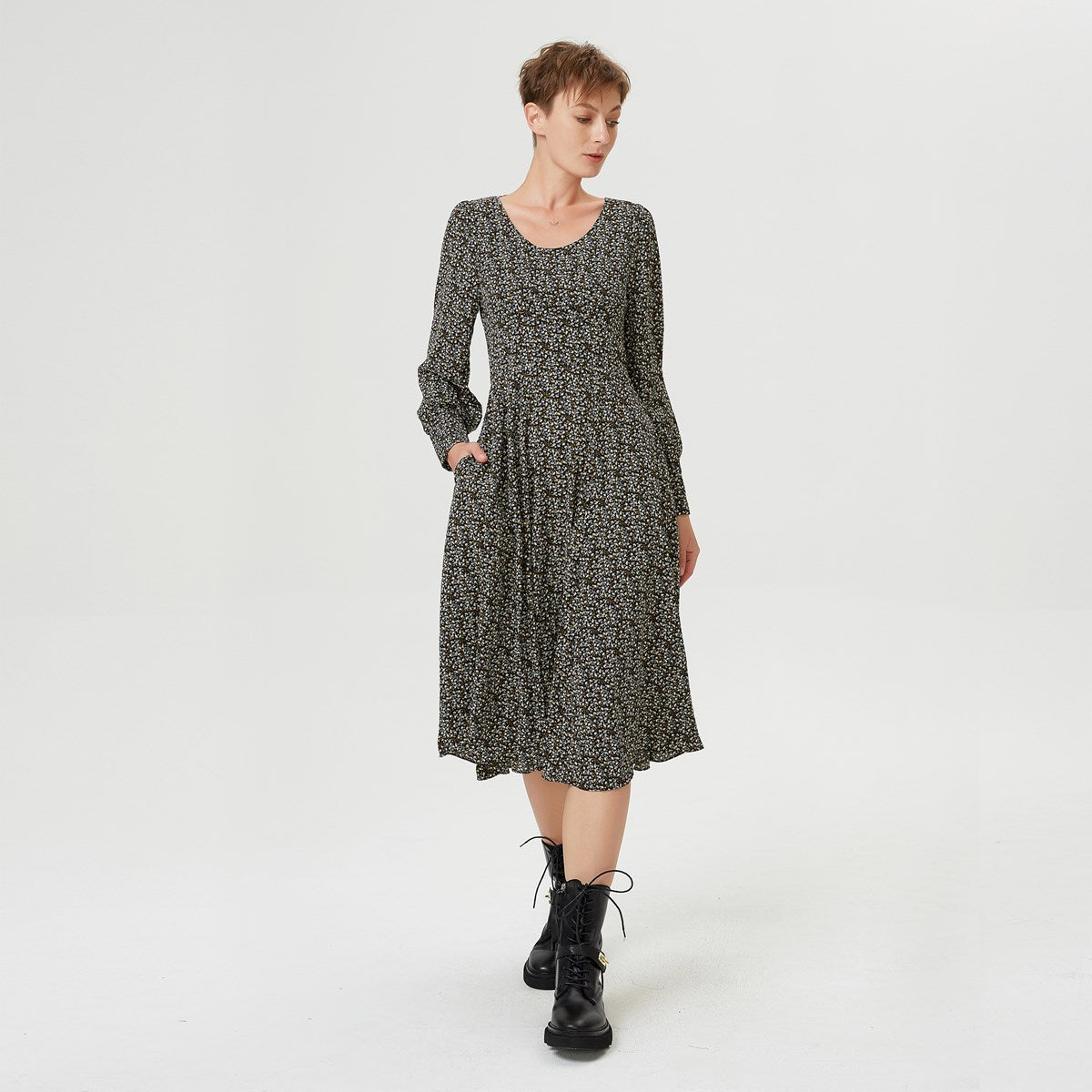 Robe-blouse ceintrée à imprimé liberty et encolure plongeante au dos