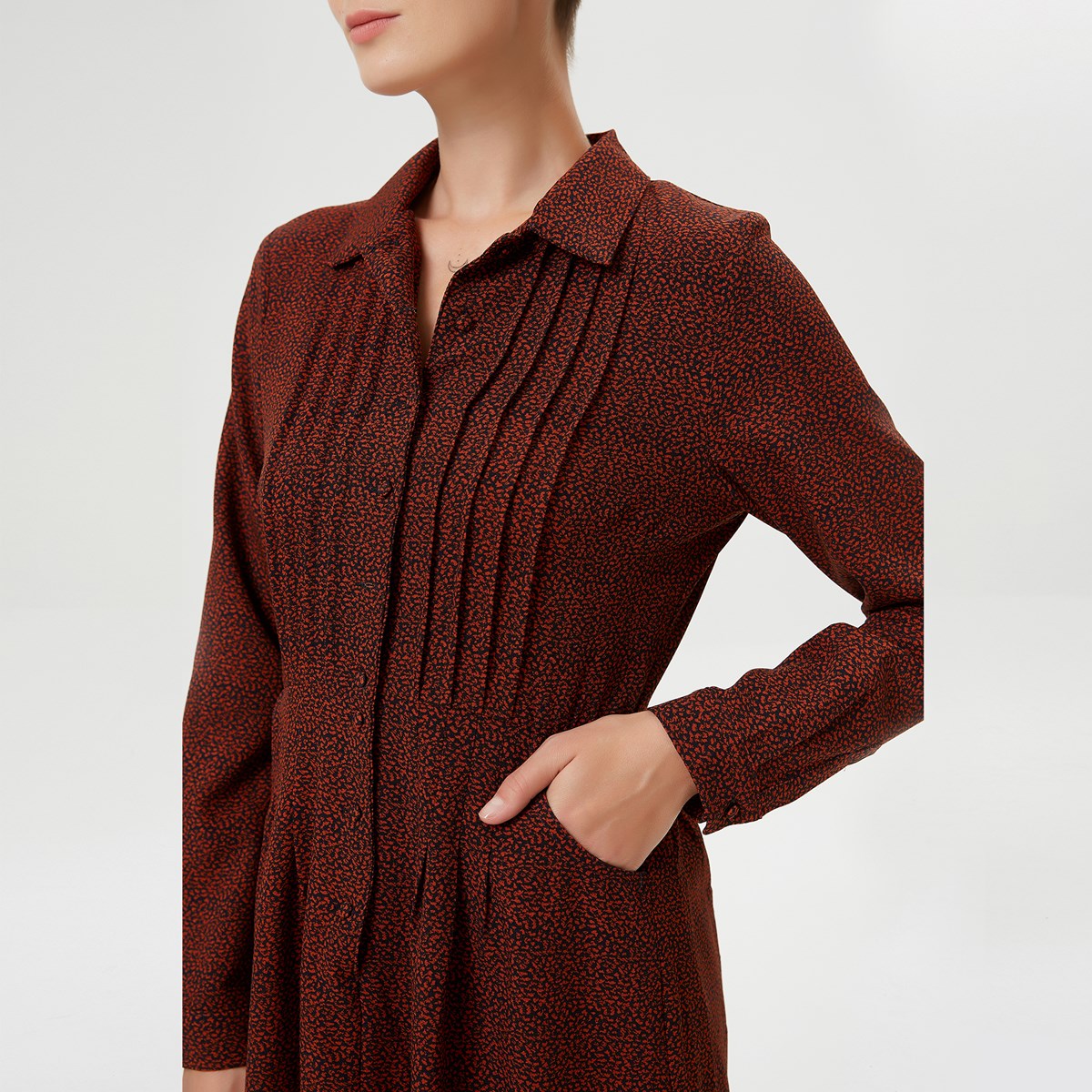 Robe-chemise à 'plis religieuse' au buste  et imprimé liberty micro