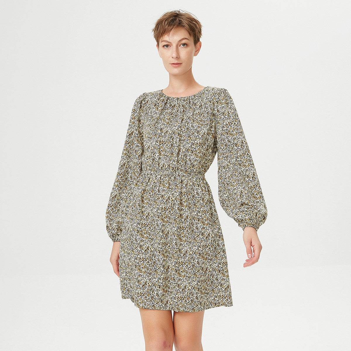 Robe courte à taille élastiquée et imprimé à fleurs
