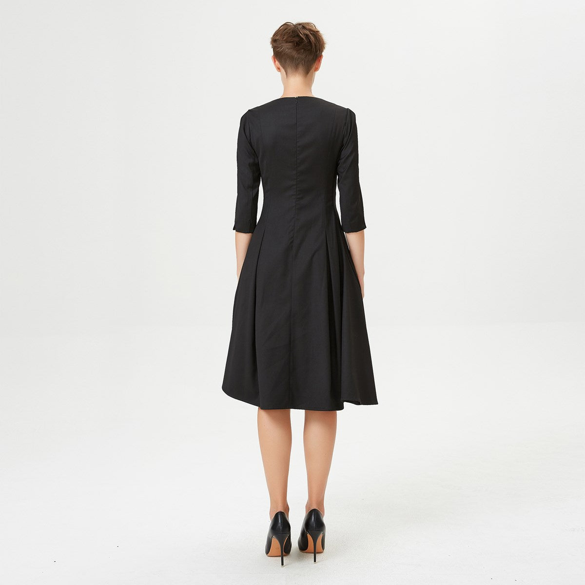 Robe tailleur évasée à encolure carrée