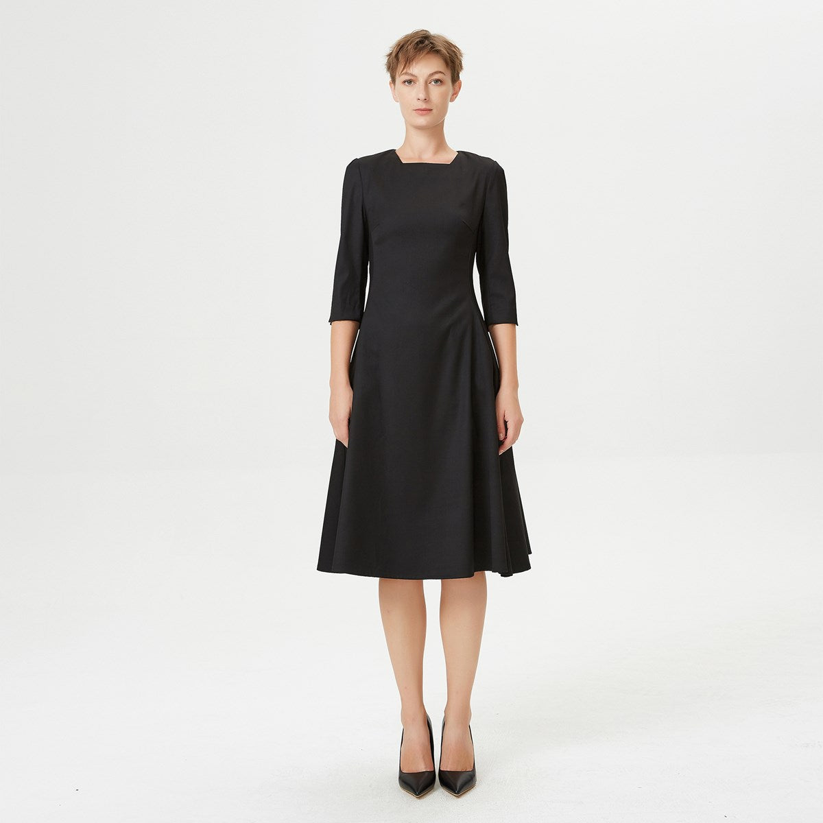 Robe tailleur évasée à encolure carrée