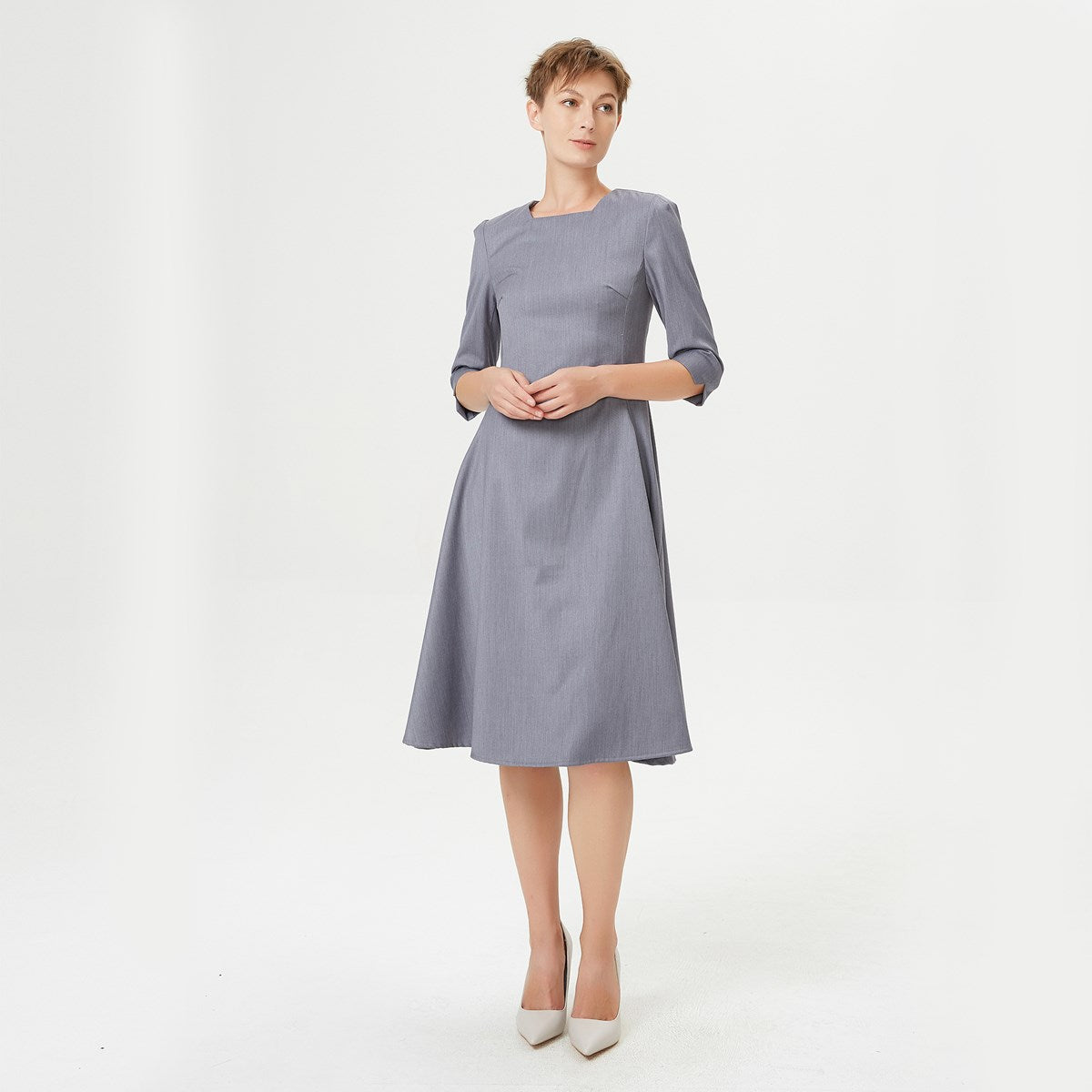 Robe tailleur évasée à encolure carrée