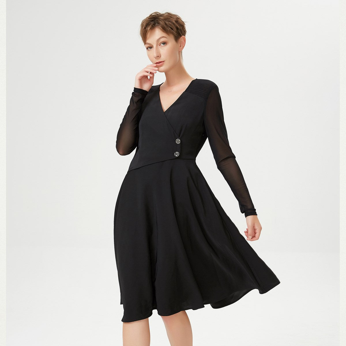 Robe patineuse à effet cache coeur boutonné et manches tulle stretch