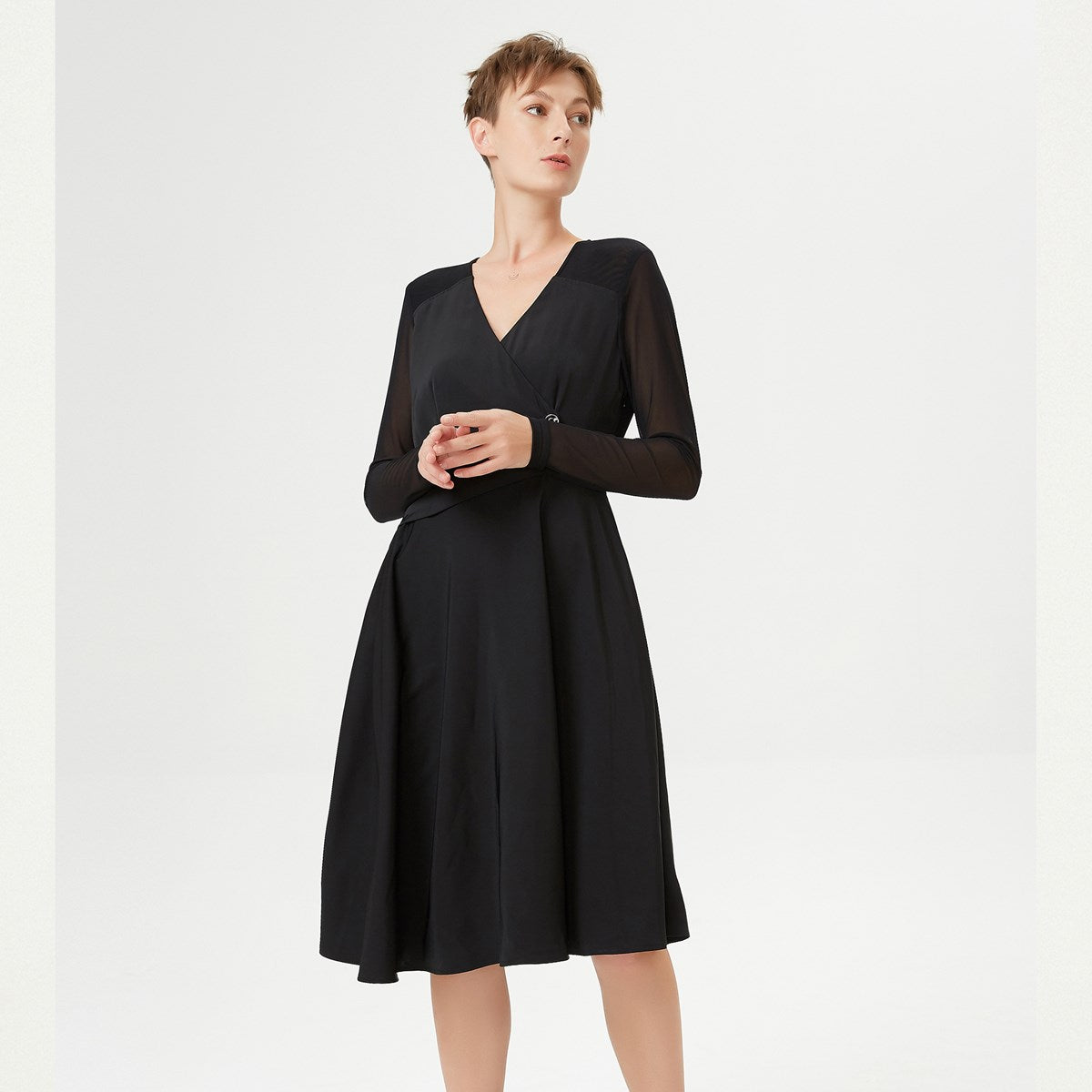 Robe patineuse à effet cache coeur boutonné et manches tulle stretch