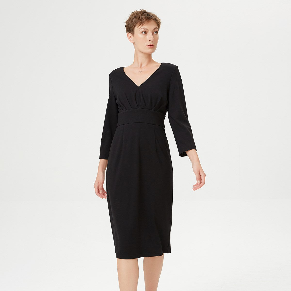 Robe ajustée encolure V et plis poitrine