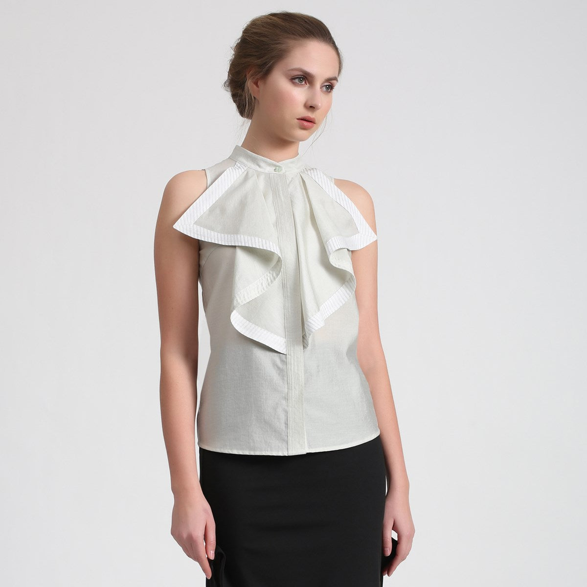 Chemise sans manches à col jabot