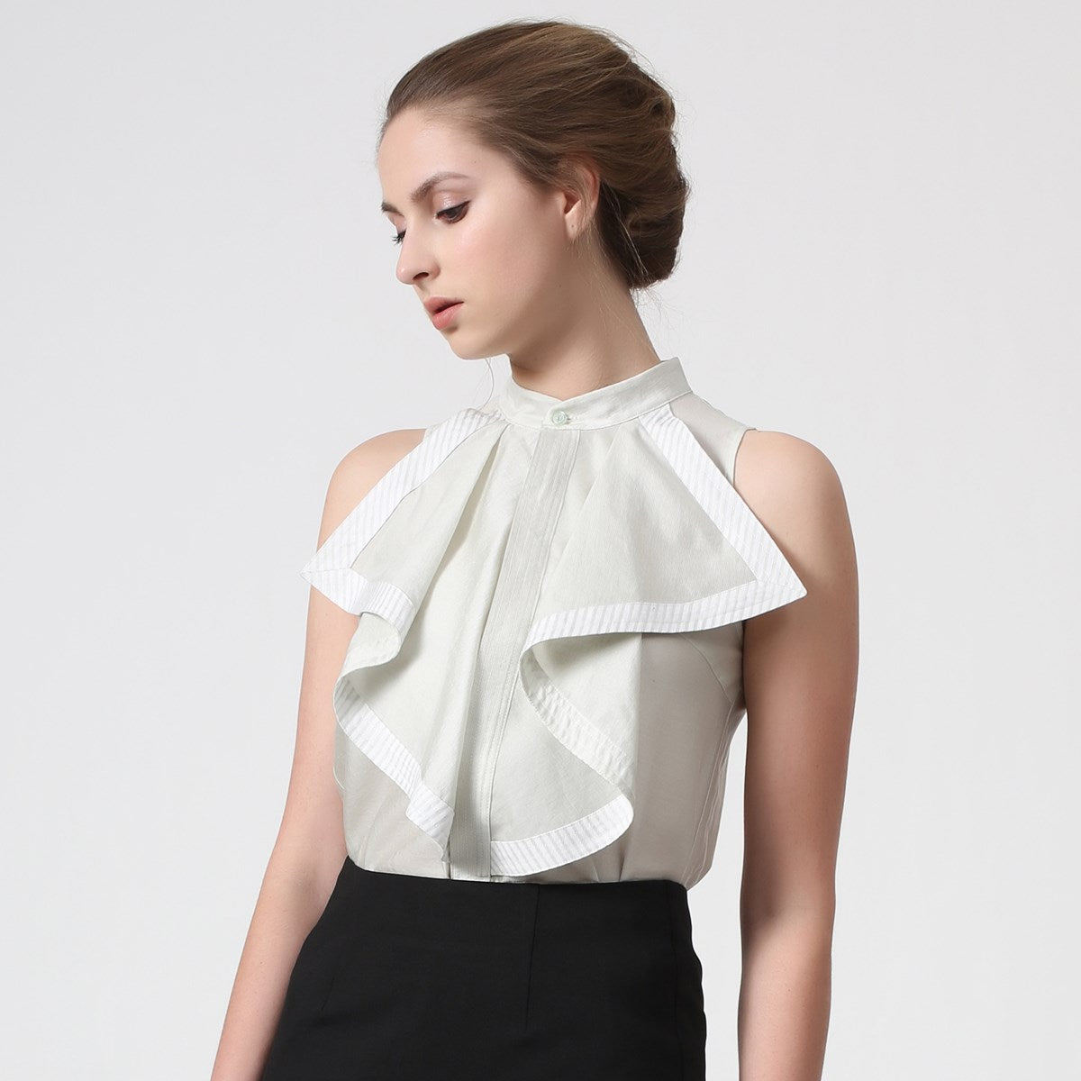 Chemise sans manches à col jabot