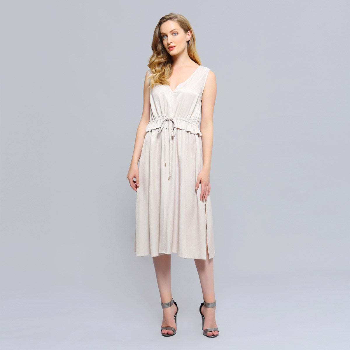 Robe de viscose  à encolure  V et taille froncée ajustable