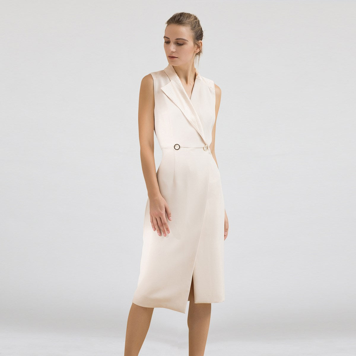 Robe tailleur à col surpiqué
